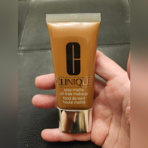 Clinique Stay-Matte Oil-Free Makeup Foundation In 25 Spice - Picture 6 of 8